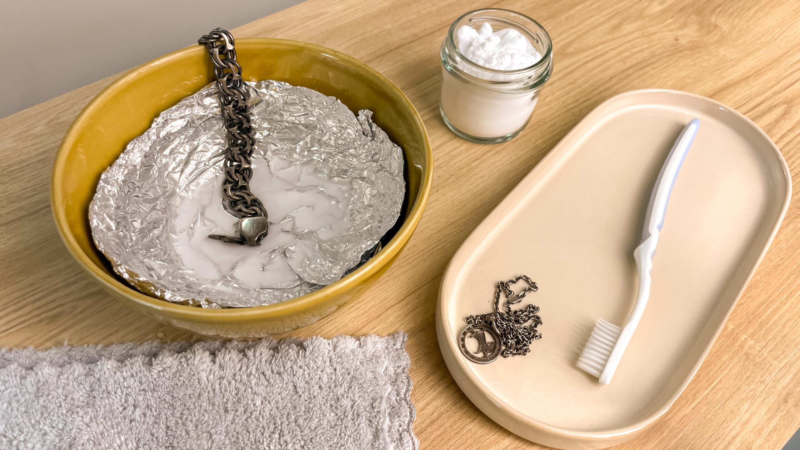 How to Clean Gold Jewellery at Home