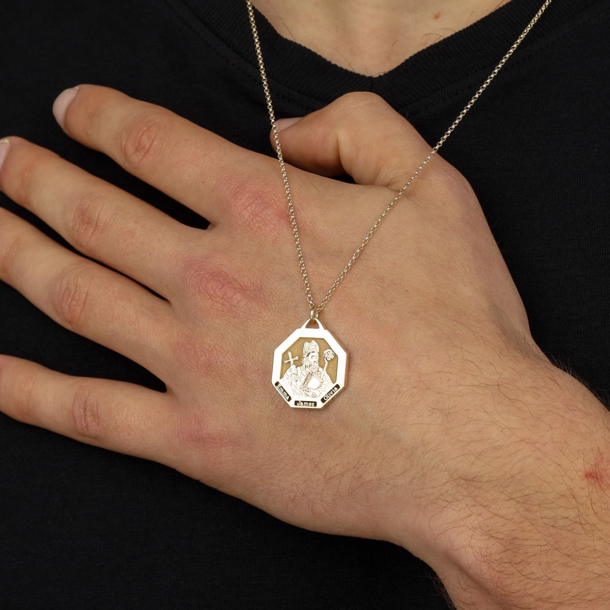 Textured finishes & mixed-metal accents