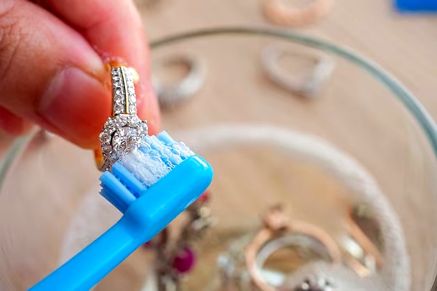 How to Clean Diamond Jewellery at Home (5 Step-by-Step Guide)